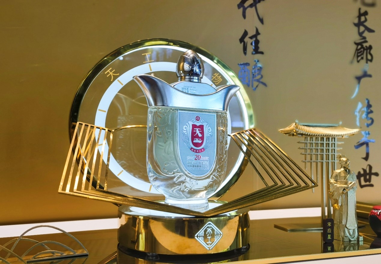 榮膺“華夏獎(jiǎng)”，四特以匠心鑄非凡，彰顯中國(guó)特香白酒標(biāo)桿力量