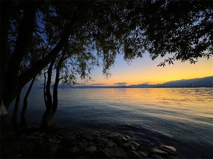 走，去趕一場洱海日出！洱海生態(tài)廊道日出,是大理徒步線路中的最佳美景