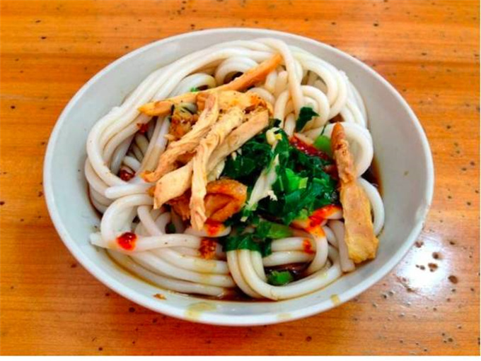 大理特色美食推薦：你確定不來一碗“再回首”涼雞米線？！