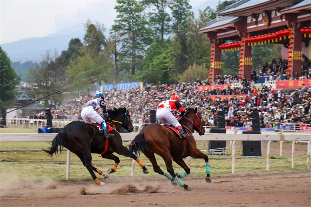 云南旅游,云南旅行社,云南團建公司,云南策劃公司,云南會展公司,大理旅游,大理旅行社,大理團建公司,大理策劃公司,大理會議會展：三月街賽馬大會激情上演！